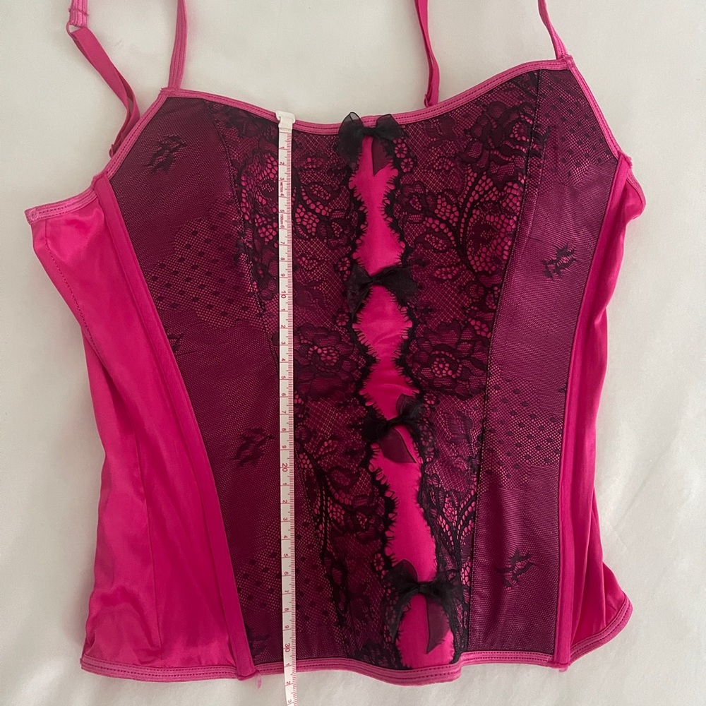 💫 Dark pink straple, with black lace.